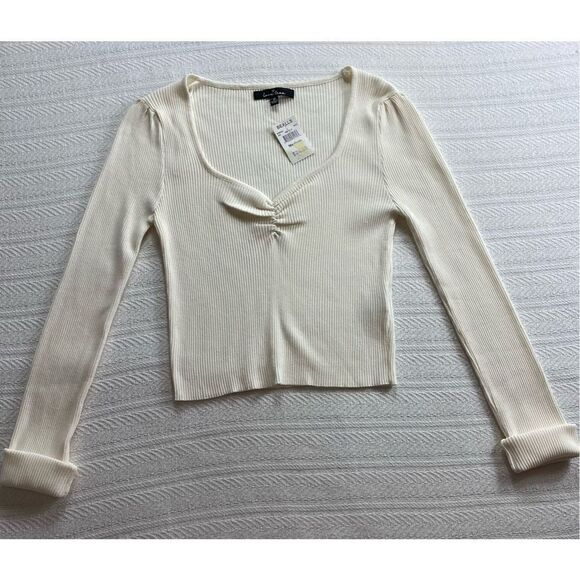 LOVE TREE Juniors Medium Rouched Sweetheart Cropped Sweater - Picture 2 of 10